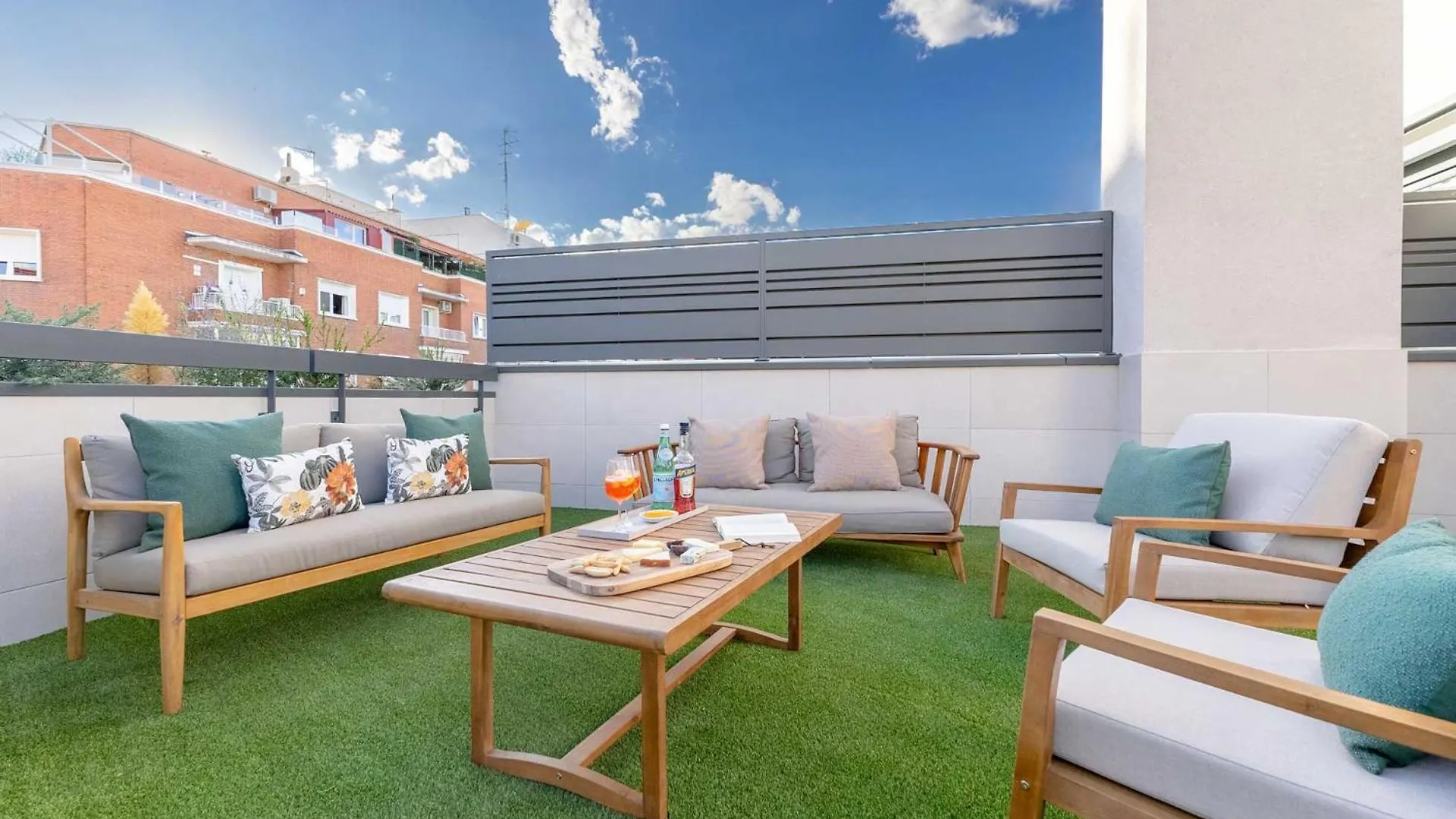 Duplex Con Piscina Y Garaje En Ciudad Jardin Apartment Madrid 0*,  Spain