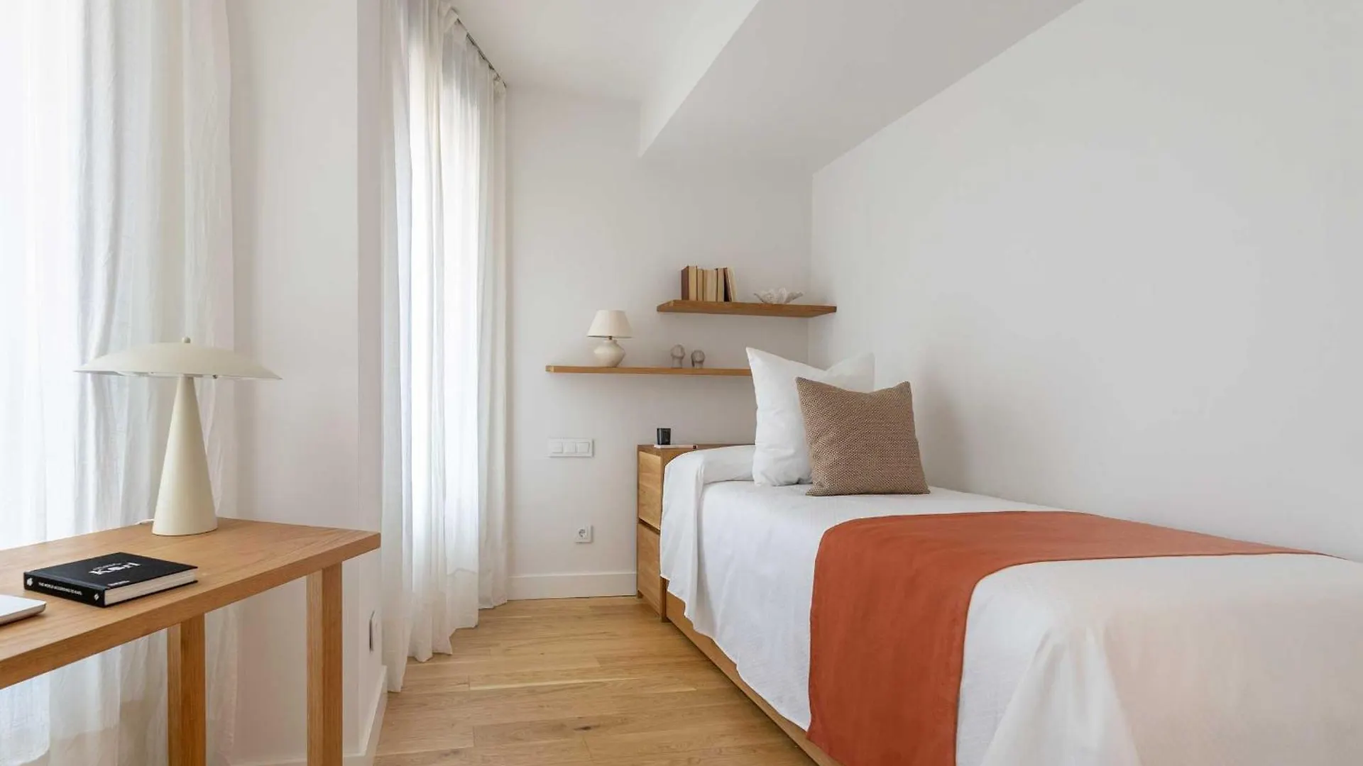 Duplex Con Piscina Y Garaje En Ciudad Jardin Apartment Madrid 0*,  Spain