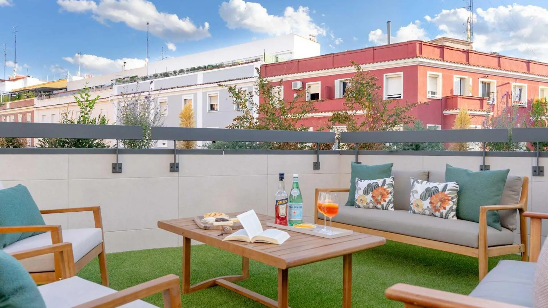 Duplex Con Piscina Y Garaje En Ciudad Jardin Apartment Madrid