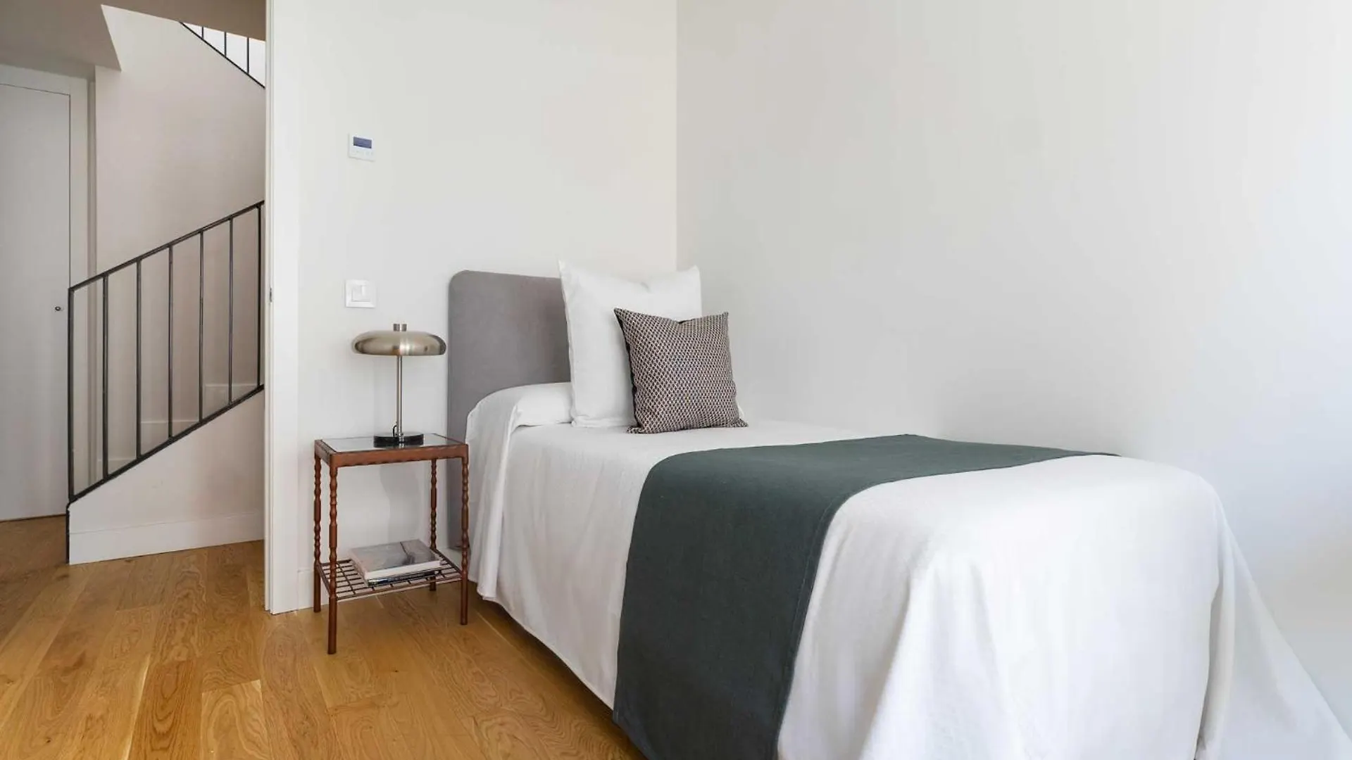 Duplex Con Piscina Y Garaje En Ciudad Jardin Apartment Madrid