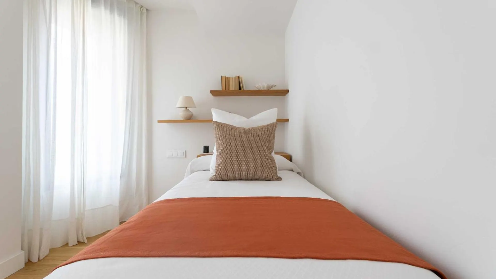 Duplex Con Piscina Y Garaje En Ciudad Jardin Apartment Madrid