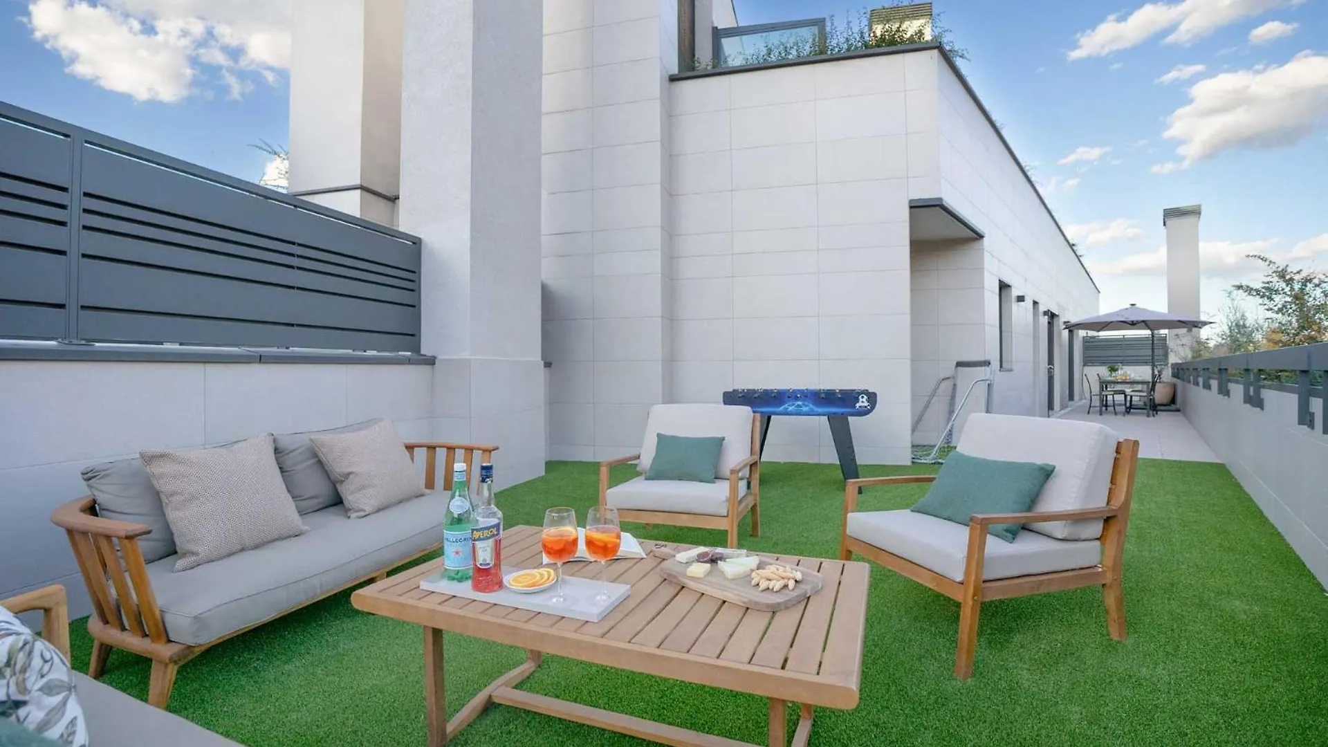 Duplex Con Piscina Y Garaje En Ciudad Jardin Apartment Madrid Spain